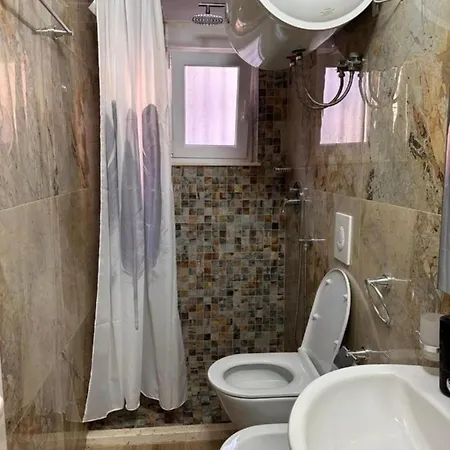 Lovely One Bedroom Flat In