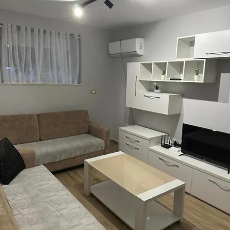 Lovely One Bedroom Flat In * Durrës