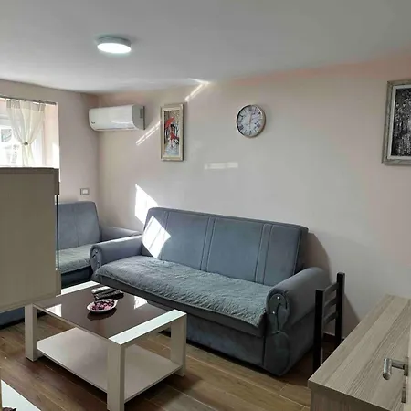 Lovely One Bedroom Flat In