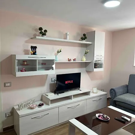 Lovely One Bedroom Flat In