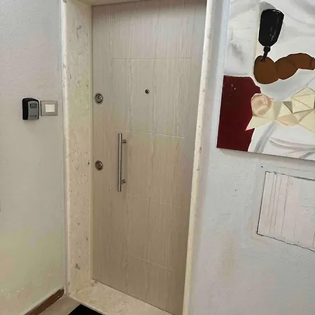 Lovely One Bedroom Flat In *